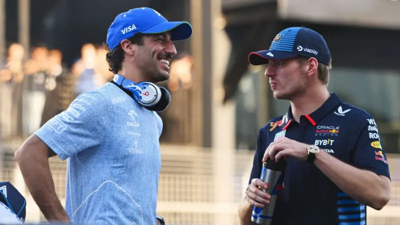 Макс Ферстаппен в шутливой форме рассказал, как убедил Даниэля Риккардо выбрать номер 3 для своего автомобиля.