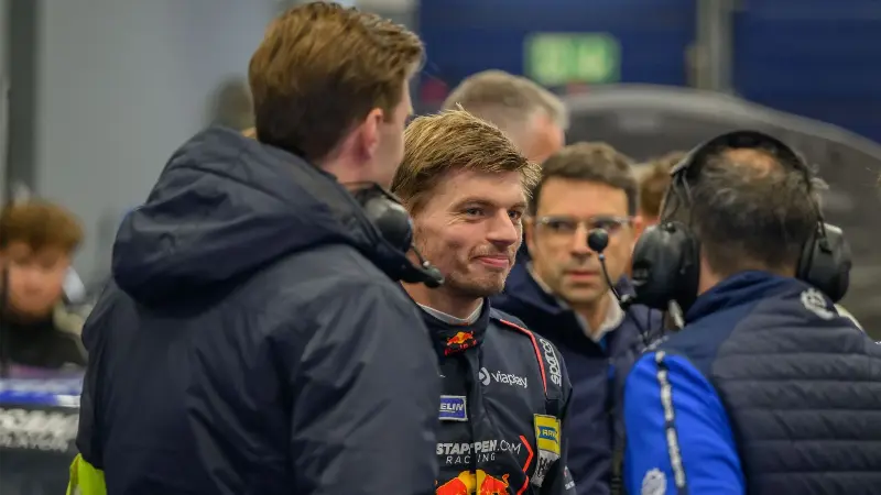 Макс Ферстаппен привлёк к себе всеобщее внимание, выиграв свою первую гонку в классе GT3 на Нюрбургринге.