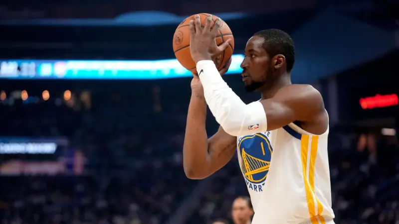 «Возможно, он просто не вписывается в систему», - агент Леброна Джеймса сделал громкое заявление о Джонатане Куминге, подогрев слухи об обмене из «Голден Стэйт Уорриорз».