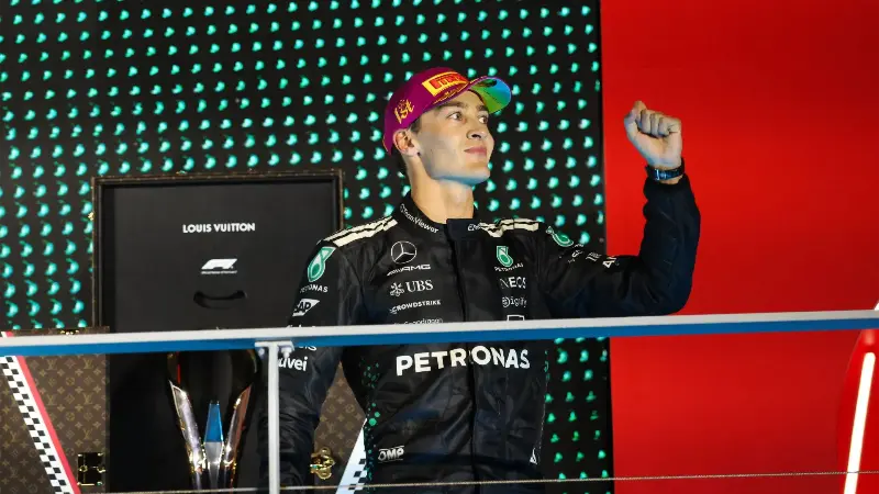 Спонсор Mercedes принёс официальные извинения за празднование на подиуме Гран-при Сингапура после победы Джорджа Расселла.