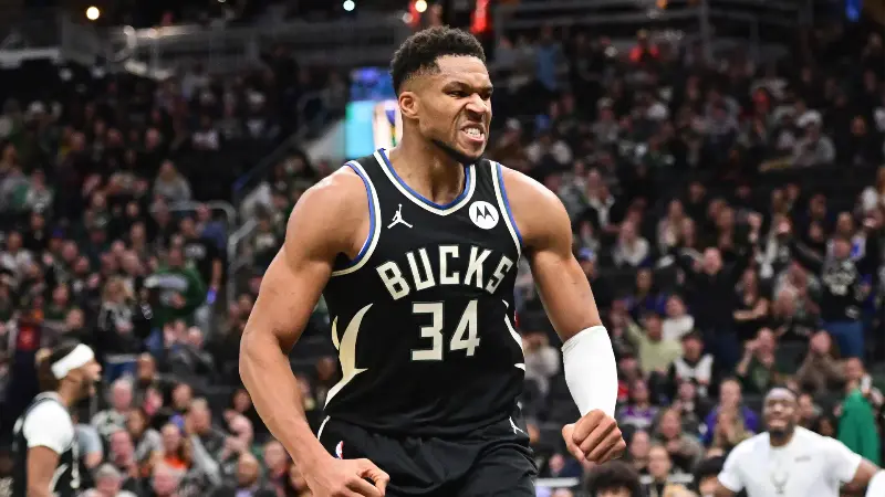 Отчёт о травмах «Милуоки Бакс»: Состояние Янниса Адетокунбо снова вызывает серьёзные опасения. 3 игрока пропустят матч против «Рокетс».