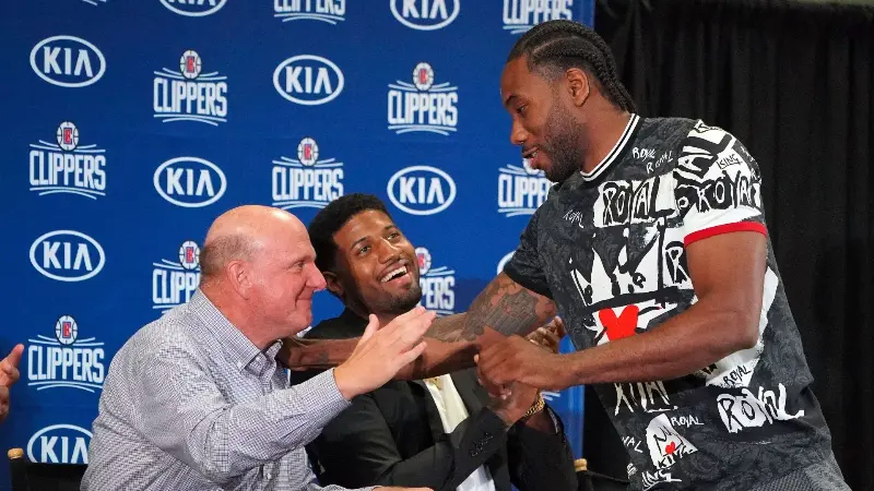 Инсайдер НБА прогнозирует, что «Клипперс» могут столкнуться с суровым наказанием по делу Кавая Леонарда, поскольку правила Коллективного трудового соглашения содержат неясные формулировки относительно аннулирования контракта.