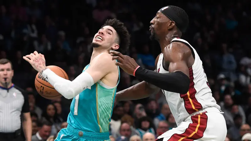 Предложение по гипотетическому обмену: блокбастер-сделка, объединяющая Бэма Адебайо и Ламело Болла, призвана повысить шансы «Хорнетс» прервать свою затянувшуюся серию без выходов в плей-офф.