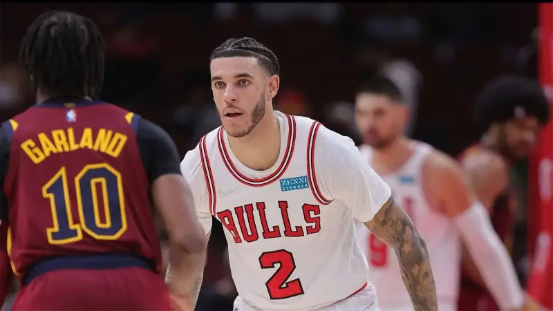 Анонимный руководитель клуба НБА предложил «Кавальерс» обменять своего звёздного защитника после приобретения Лонзо Болла.