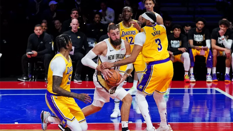 Инсайдер предсказывает структуру обмена «Лос-Анджелес Лейкерс», которая может помочь команде заполучить востребованного центрового ростом 211 см.