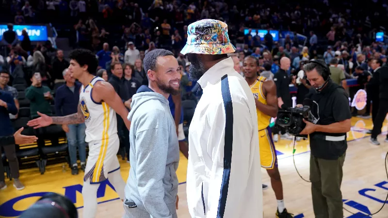 Слухи о том, что Леброн Джеймс может вновь рассмотреть возможность перехода в «Голден Стэйт Уорриорз», снова появились в лиге