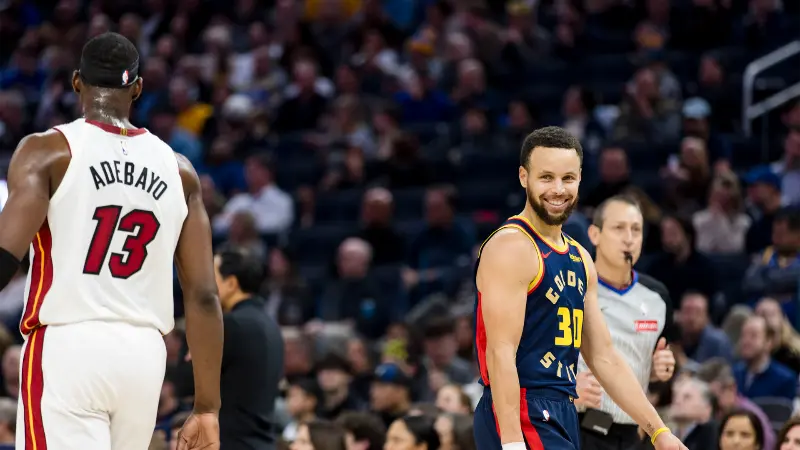 Слухи НБА: «Голден Стэйт Уорриорз» следят за ситуацией с центровым «Майами Хит» с контрактом на 163 миллиона долларов, рассматривая возможность обмена.