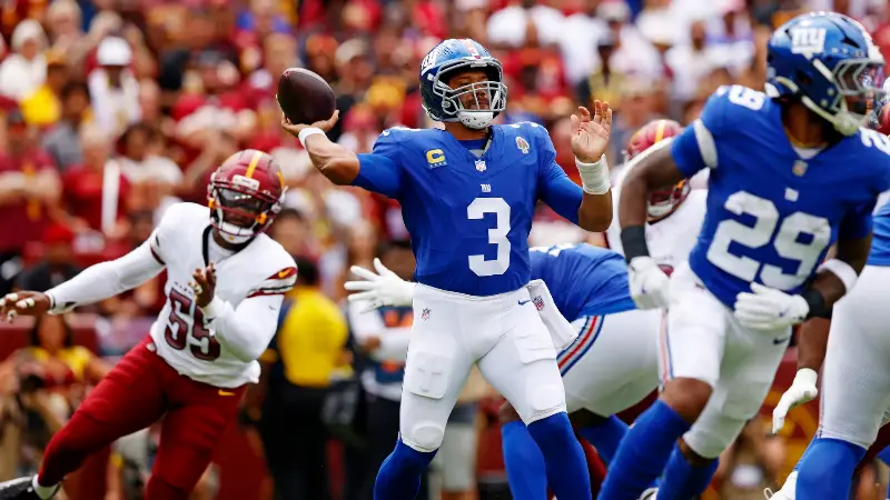 Инсайдер НФЛ прогнозирует, что матч против «Ковбойс» станет для Расселла Уилсона последним в стартовом составе, называя его «потускневшим ветераном».