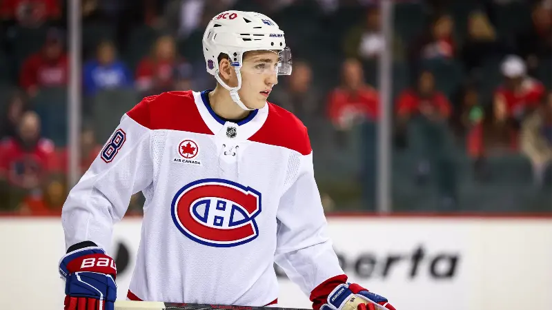 Аналитик НХЛ раскритиковал Адама Фокса за медленную игру в обороне и считает, что Лэйн Хатсон заслуживает места в олимпийской сборной США больше, чем защитник «Нью-Йорк Рейнджерс».