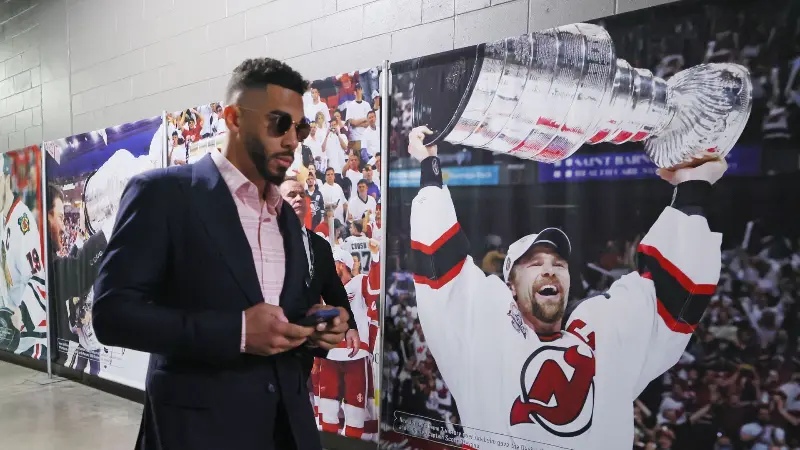 Аналитик НХЛ рассматривает вариант, при котором «Ванкувер Кэнакс» возьмет на себя последний год контракта 34-летнего Эвандера Кейна на общую сумму 20,5 миллиона долларов.