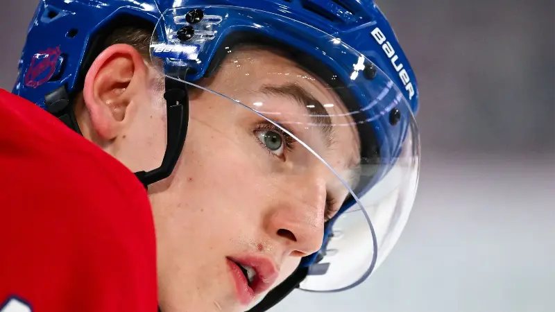 По мнению аналитиков НХЛ, Лейн Хатсон заслуживает более крупного контракта, чем самый высокооплачиваемый защитник «Монреаль Канадиенс» с 76-миллионным соглашением.