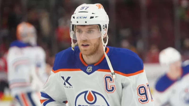 Аналитики НХЛ отдают предпочтение другим кандидатам, а не Коннору МакДэвиду, в борьбе за трофей Харт, несмотря на его темп набора 120 очков.