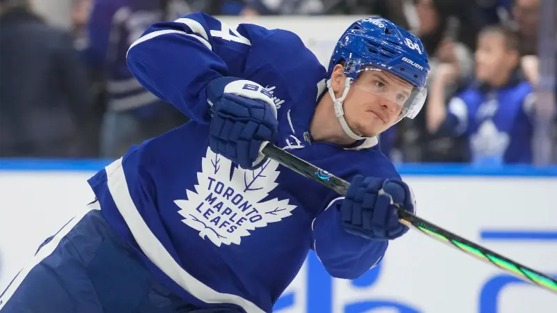 Инсайдер НХЛ раскрыл подробности обострения ситуации между Давидом Кампфом и «Торонто Мейпл Лифс»: «Торонто» отстранил игрока от работы без сохранения зарплаты.