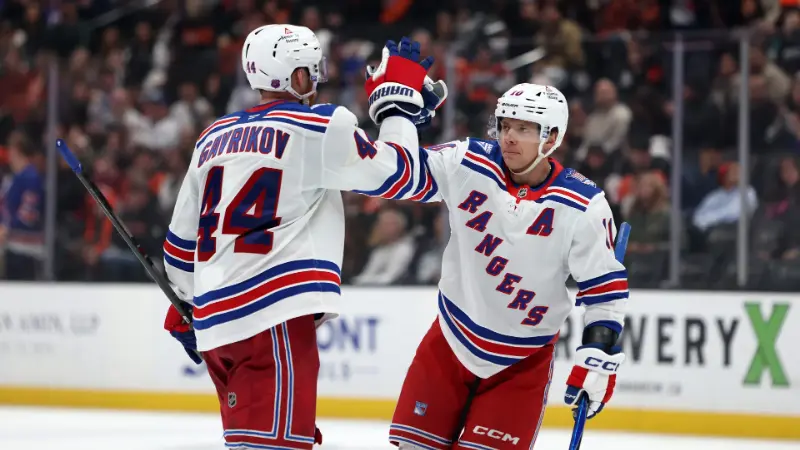 Слухи НХЛ: Артемия Панарина связывают с клубом стоимостью 2,5 миллиарда долларов на фоне разговоров об обмене в «Дакс».