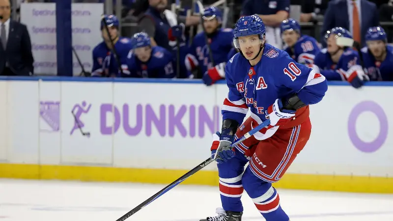 Слухи НХЛ: по словам инсайдера, будущее Артемия Панарина находится в подвешенном состоянии в преддверии олимпийской паузы.