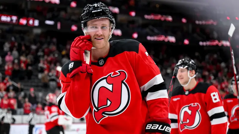 Слухи НХЛ: «Торонто Мейпл Лифс» связывают с Дуги Хэмилтоном на фоне решения «Нью-Джерси Девилз» вывести защитника из состава ради ускорения обмена.