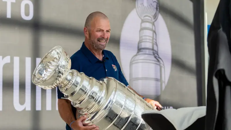 Слухи НХЛ: генеральный менеджер «Флориды Пантерз» Билл Зито «обзванивает лигу» на фоне того, что отставание команды от зоны плей-офф достигло пяти очков.