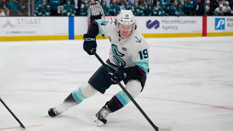 Слухи об обмене в НХЛ: «Монреаль Канадиенс» проявляет интерес к нападающему с контрактом на 25 миллионов долларов, чтобы закрыть позицию второго центрального нападающего.