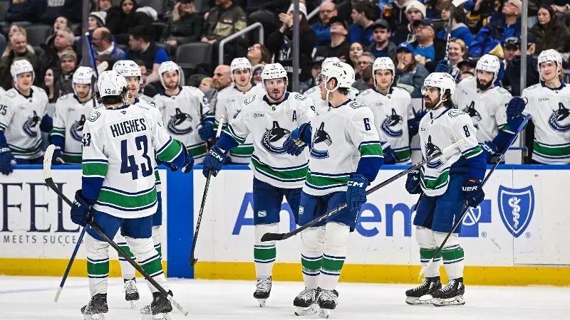 «Нет причин быть терпеливыми», - аналитик НХЛ дал совет «Ванкувер Кэнакс» совершить крупные обмены до дедлайна