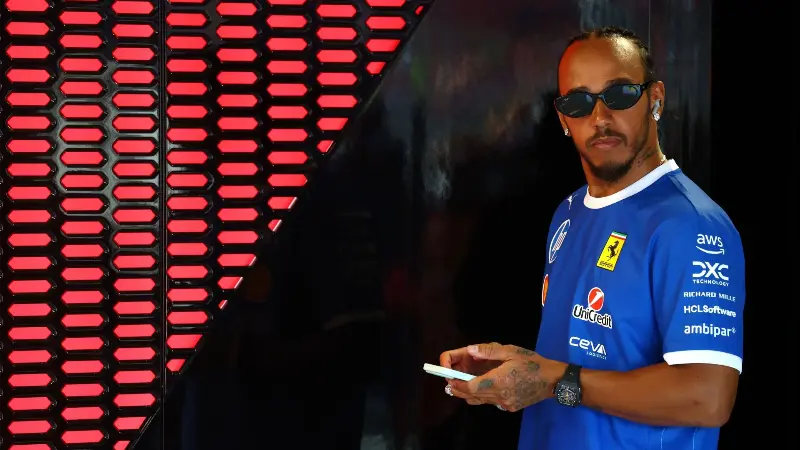 «Никто не добивается успеха, не пройдя через трудные времена», - Льюис Хэмилтон с нетерпением ждёт «более солнечных дней» с Ferrari.