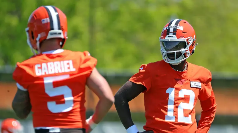 «Никому не нужен запасной квотербек-знаменитость», - Колин Каухерд утверждает, что имидж Шедура Сандерса может повлиять на его будущее в «Браунс» на фоне его борьбы с Диллоном Гэбриелом.