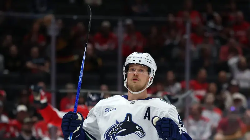 «Недостаточно хорошо», - Элиас Петтерссон взял на себя вину за блеклую игру «Ванкувер Кэнакс» в большинстве.