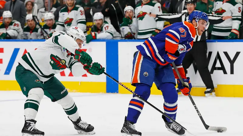 Генеральный менеджер «Ойлерз» Стэн Боумэн исключил влияние рекордного контракта Кирилла Капризова на переговоры с Коннором Макдэвидом.