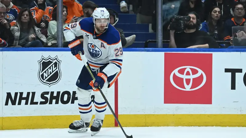«Не скажу, что каждый раз он показывает свою лучшую игру», - главный тренер «Эдмонтон Ойлерз» откровенно высказался об игре «расстроенного» Леона Драйзайтля на старте сезона 2025/26.