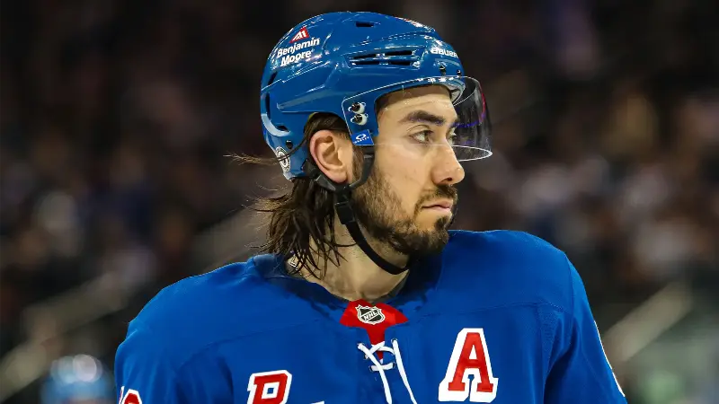 Мика Зибанежад из «Нью-Йорк Рейнджерс» высказался по поводу обмена своего «лучшего друга» Криса Крайдера в «Анахайм Дакс».