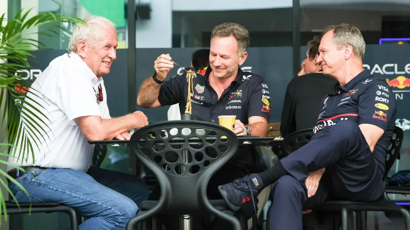 Red Bull под ударом: команда-соперник предлагает двойную зарплату ключевым сотрудникам после ухода Кристиана Хорнера.