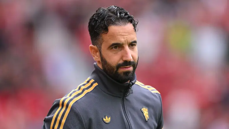 «Нелепое заявление», — экс-звезда «Челси» ответил на слова Рубена Аморима о том, что «Манчестер Юнайтед» может выиграть любой матч после поражения от «Арсенала».