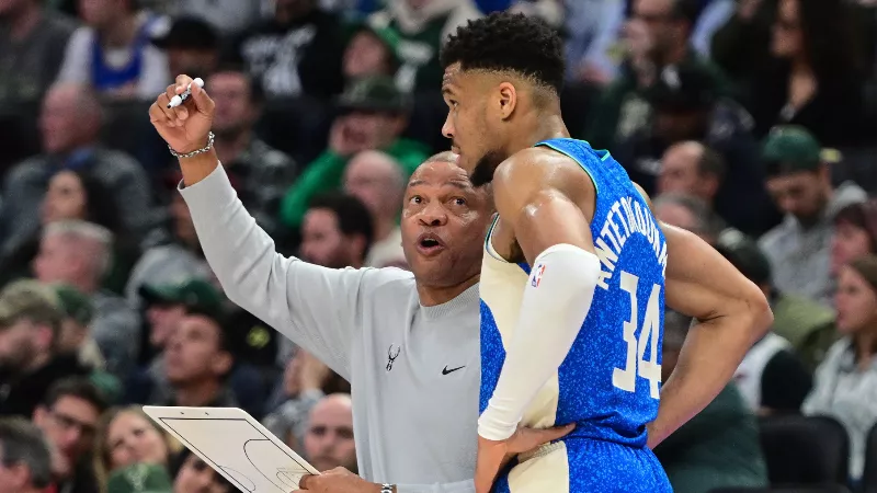 «Самонанесенные раны», — поражение «Милуоки Бакс» без Янниса Адетокунбо заставило Дока Риверса высказаться о «вещах, которые их убивают».