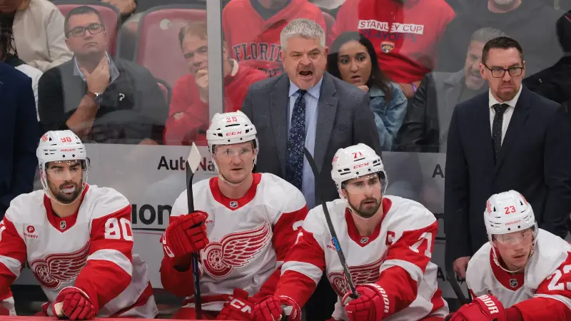 «Позор нам», - главный тренер «Детройт Ред Уингз» Тодд Маклеллан объяснил удаления в матче против «Баффало Сейбрз» неготовностью команды.