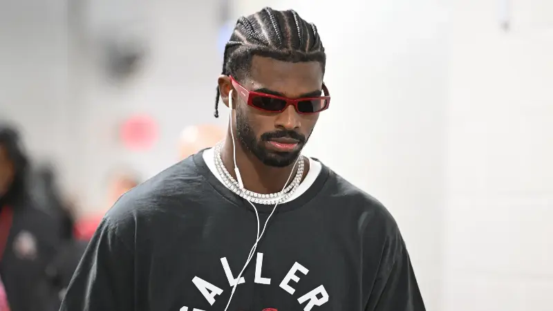 Координатор нападения «Браунс» Томми Рис намекнул на будущее Шедура Сандерса в преддверии матча 8-й недели против «Нью-Ингленд Пэтриотс».