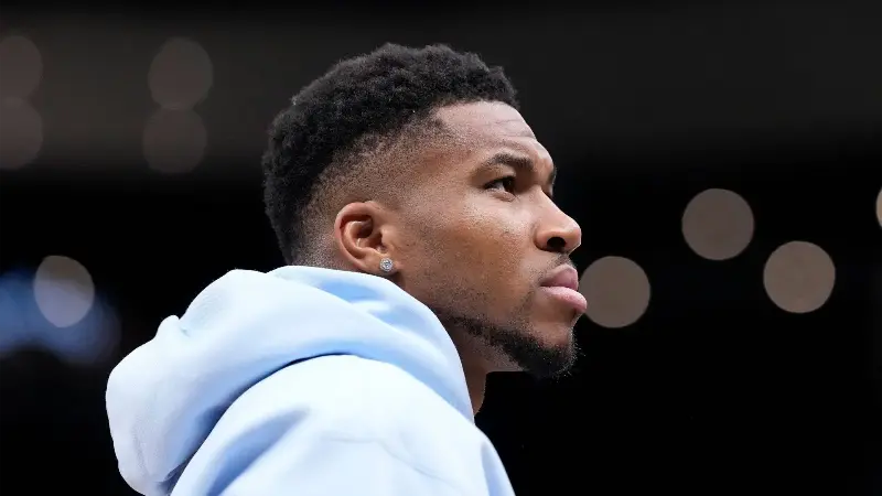 «Нужно было делать это в июне», - источник в лиге считает, что обязательства на 150 миллионов долларов помешали «Никс» заполучить Янниса Адетокунбо.