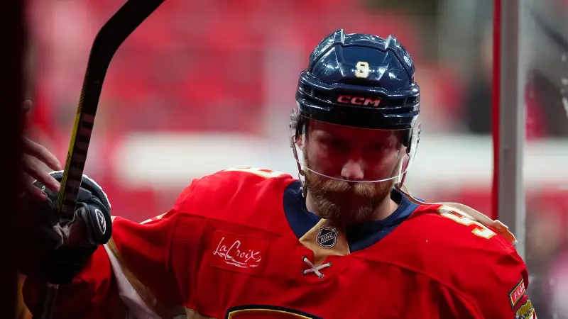 Генеральный менеджер сборной Канады раскрыл реакцию Сэма Беннетта на его сенсационное непопадание в олимпийский состав 2026 года.