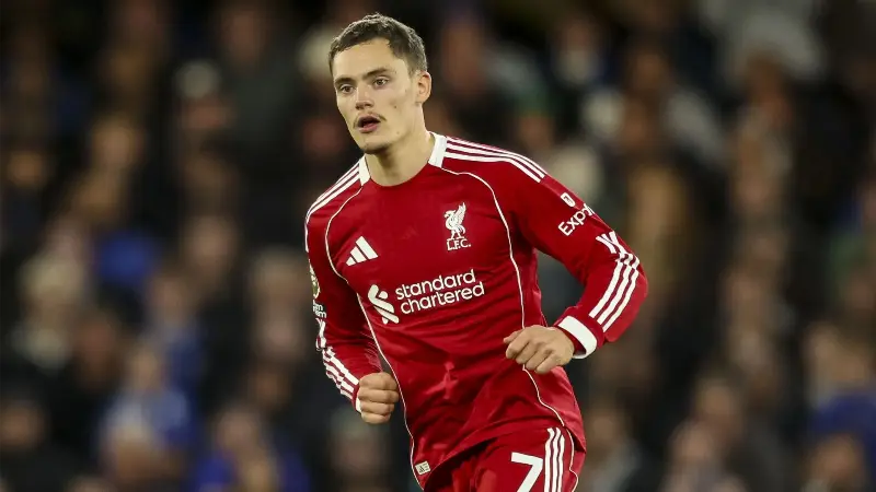 «Только и не хватает, что обвинить его в распаде The Beatles», — бывшая звезда Премьер-лиги выступил в защиту игрока «Ливерпуля» Флориана Вирца.