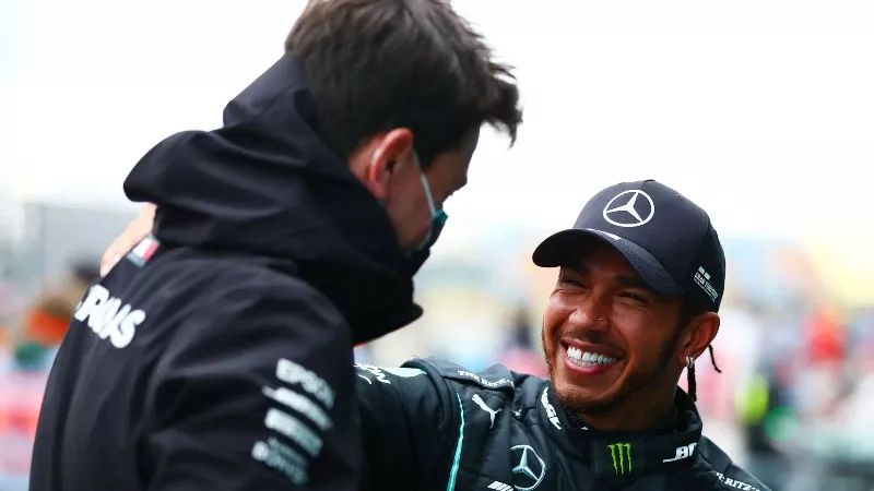 Тото Вольф прокомментировал возможное «нарушение доверия» с Льюисом Хэмилтоном из-за его переговоров с Ferrari за спиной руководства команды.