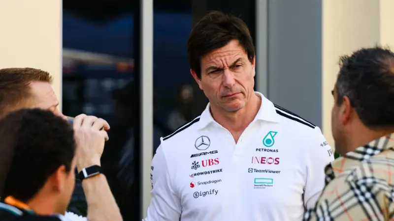 Тото Вольф жёстко прошёлся по соперникам Mercedes и посоветовал им «собраться и навести порядок».