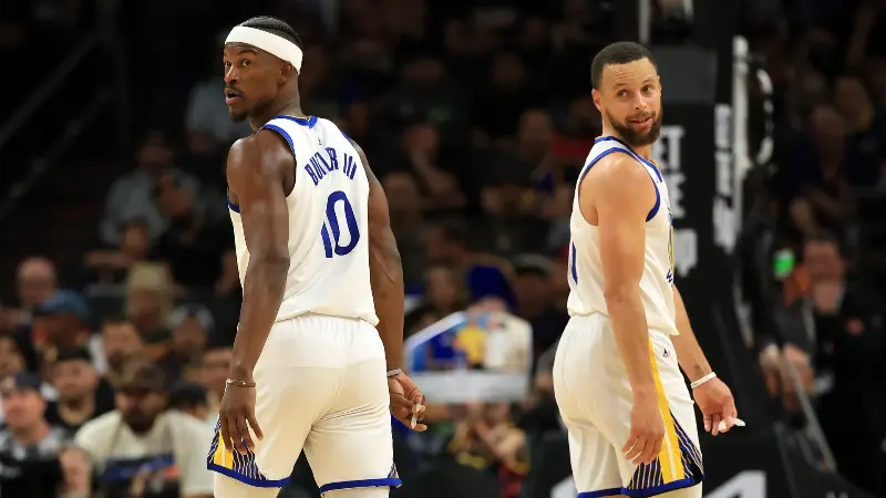 «Уорриорз» сталкиваются с внутренним давлением со стороны Стефа Карри и Джимми Батлера, которые требуют разрешить затянувшуюся сагу с контрактом Джонатана Куминги.