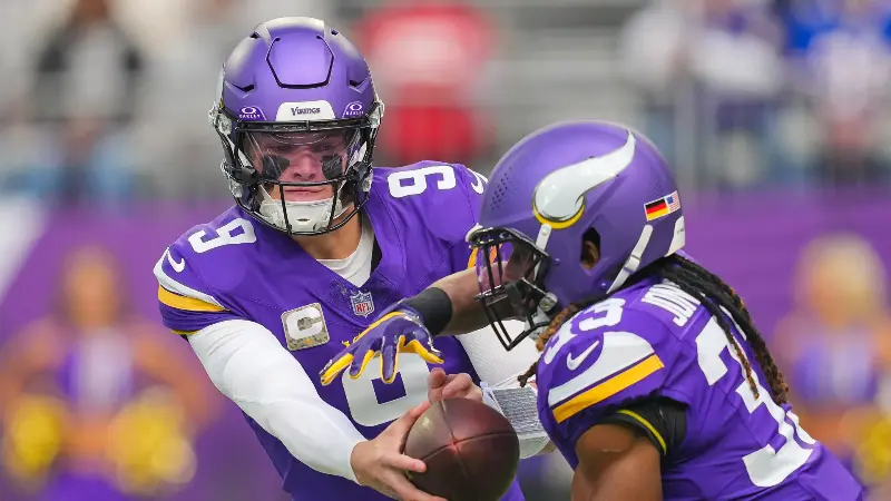 «Мы не облегчили ему задачу», - Аарон Джонс возложил вину на партнеров по «Миннесота Вайкингс» за неудачи Джей Джея Маккарти.