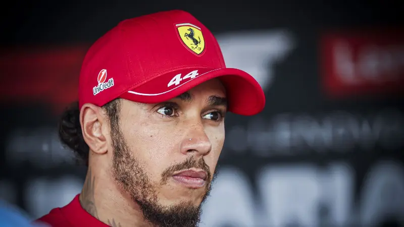 «Мы усердно работаем», - поставщик тормозов Ferrari ответил на «жалобы» Льюиса Хэмилтона.