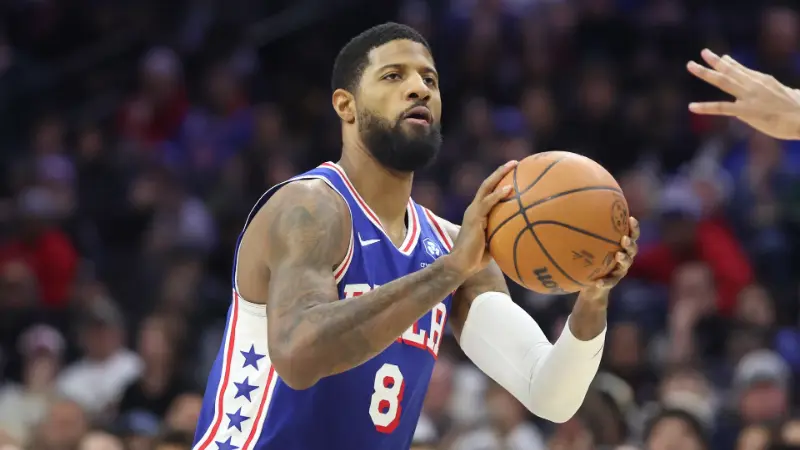Почему Пол Джордж дисквалифицирован на матч «Филадельфии Севенти Сиксерс»? Лидеру команды грозят серьёзные последствия после игнорирования правил НБА.