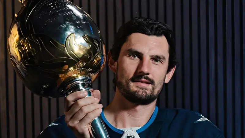 «Виннипег Джетс» направили Коннора Хеллебайка на небольшую операцию на колене.