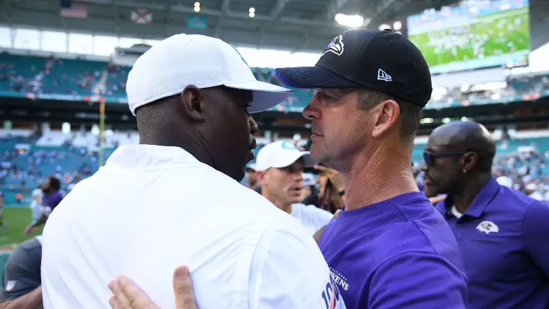 «Нельзя приходить и вести себя как диктатор», - Эммануэль Ачо предостерег Брайана Флореса на фоне поиска «Балтимор Рэйвенс» замены Джону Харбо.