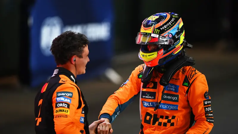 Пиастри одержал доминирующую победу в спринте в Катаре, опередив Расселла и Норриса.