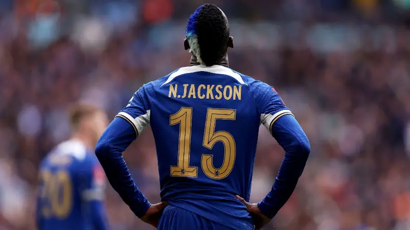 Звезда «Челси» Николас Джексон переходит в европейский гранд на правах аренды, после того как клуб принял предложение в 13 миллионов фунтов плюс опция выкупа за 56 миллионов фунтов.