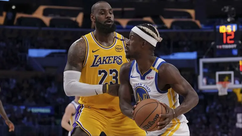 Слухи НБА: «Лейкерс» не желают обменивать Леброна Джеймса в «Уорриорз» ни на Джимми Батлера, ни на Джонатана Кумингу.