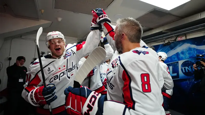 Слухи НХЛ: ключевой защитник «Вашингтон Кэпиталз» рассчитывает на «справедливую сделку» в преддверии старта сезона.