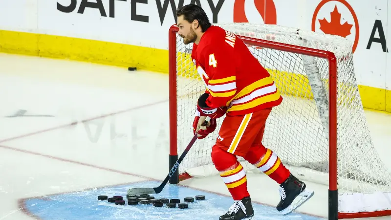 Слухи НХЛ: инсайдер намекнул на возможный обмен Расмуса Андерссона до дедлайна.